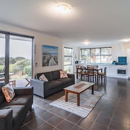 אולבני Cosy Corner Sea View Apartments מראה חיצוני תמונה