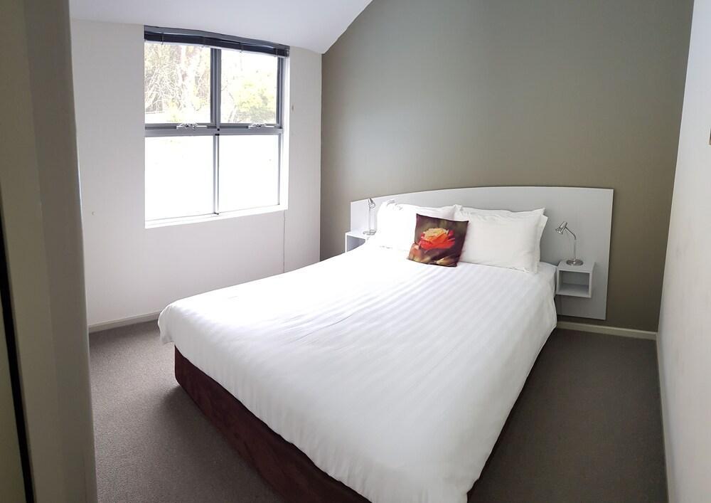 אולבני Cosy Corner Sea View Apartments מראה חיצוני תמונה
