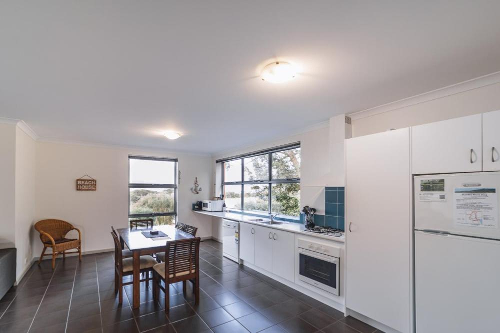 אולבני Cosy Corner Sea View Apartments מראה חיצוני תמונה