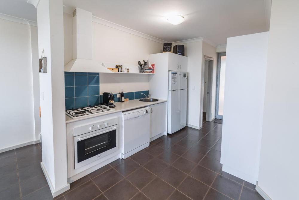 אולבני Cosy Corner Sea View Apartments מראה חיצוני תמונה