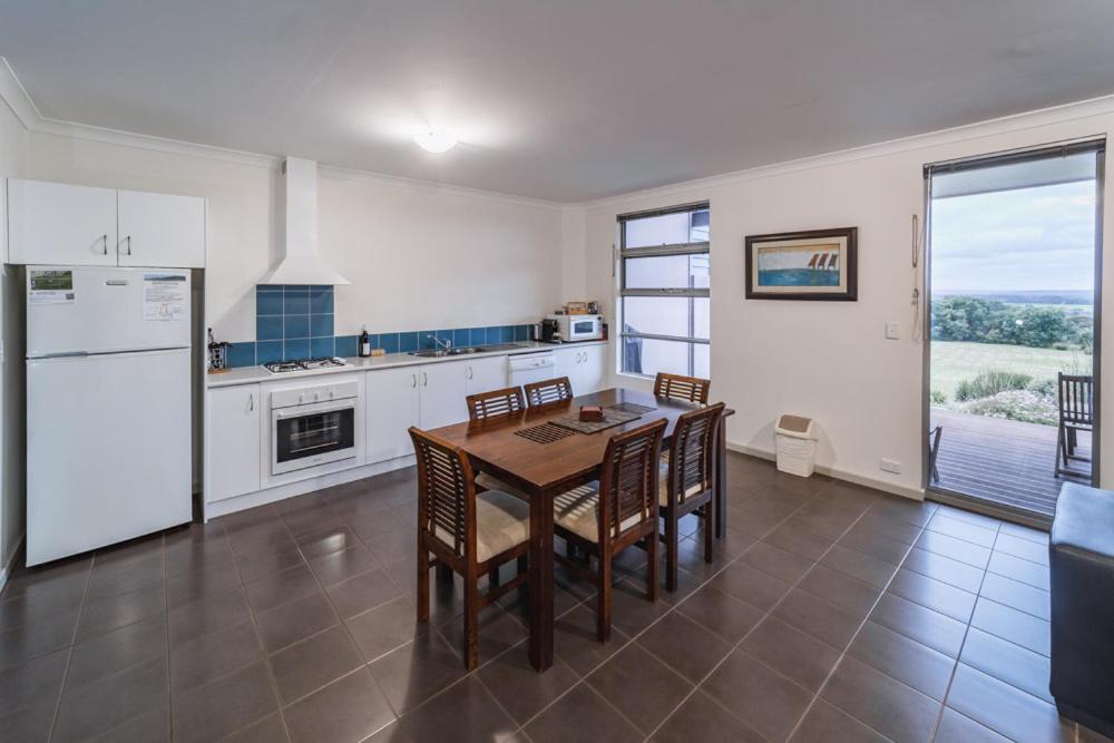 אולבני Cosy Corner Sea View Apartments מראה חיצוני תמונה