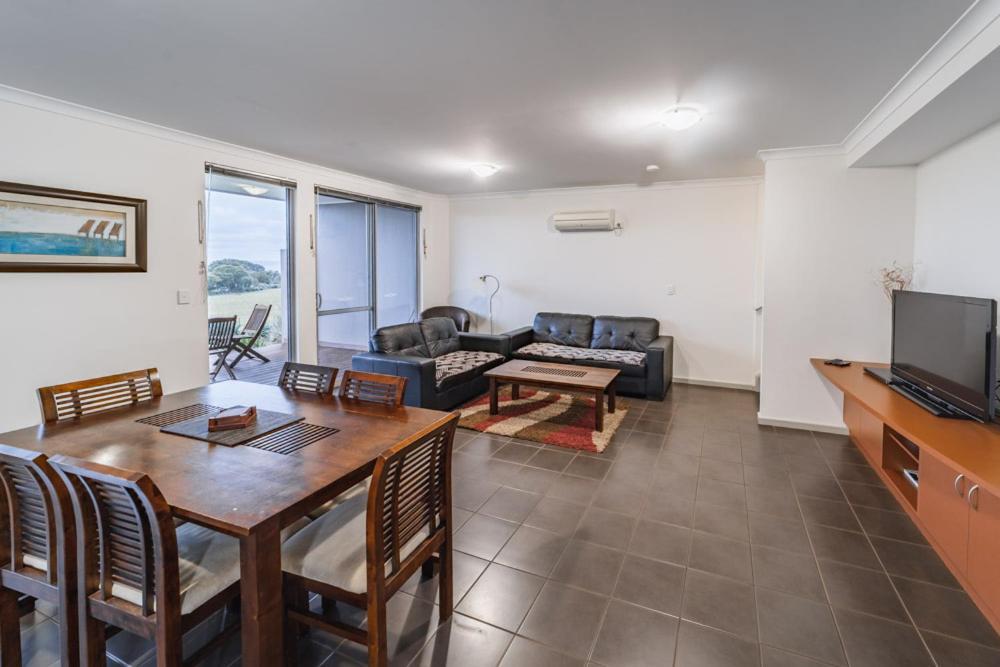 אולבני Cosy Corner Sea View Apartments מראה חיצוני תמונה