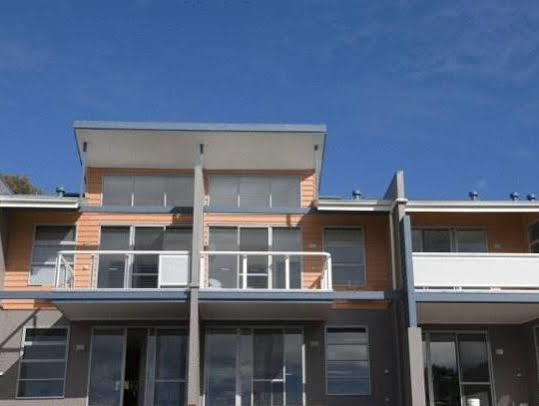 אולבני Cosy Corner Sea View Apartments מראה חיצוני תמונה
